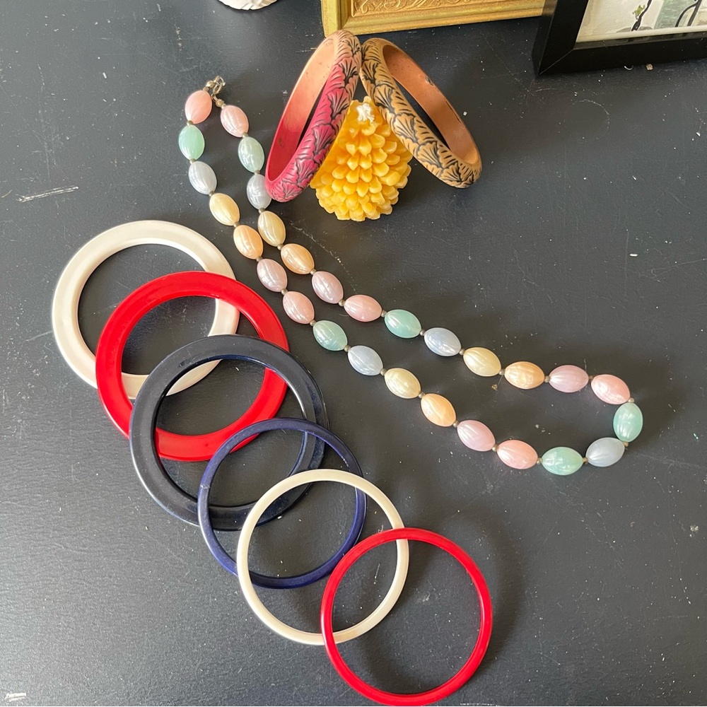 •Costume jewelry lot•